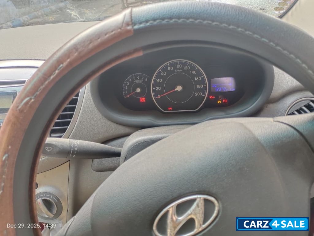 Red Hyundai i10 Era Red Hyundai i10 Era