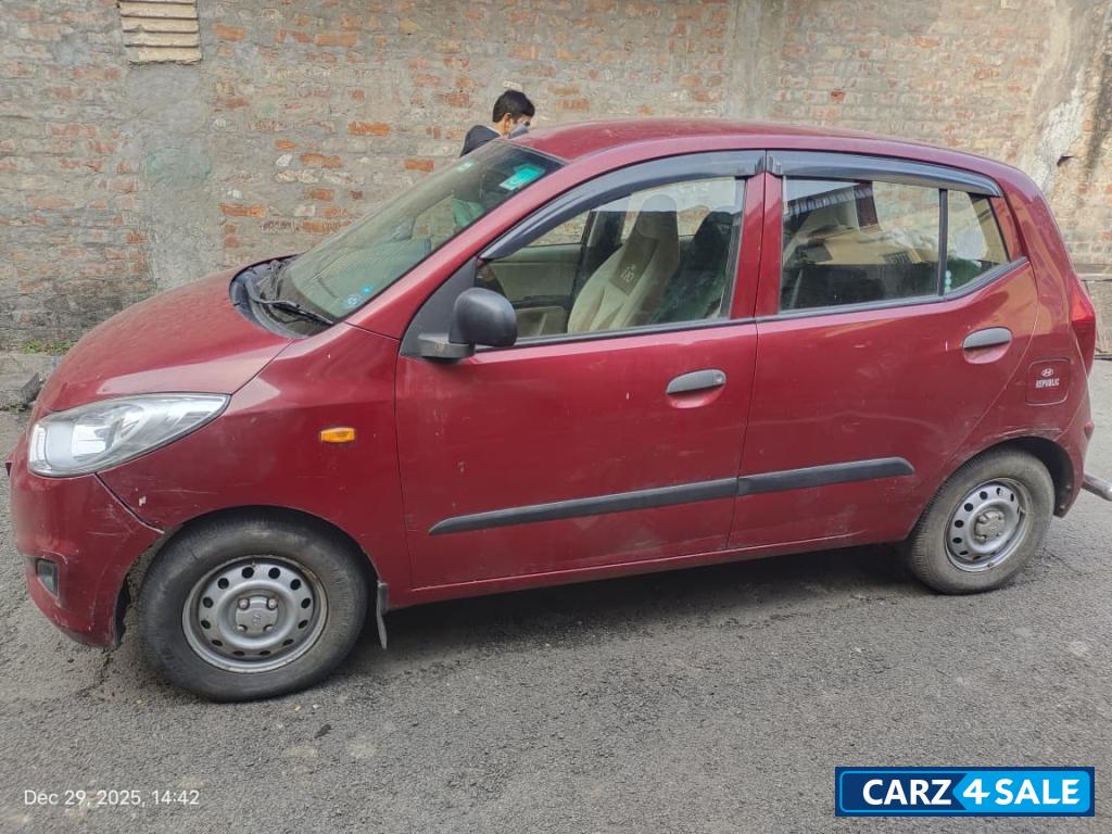 Red Hyundai i10 Era Red Hyundai i10 Era