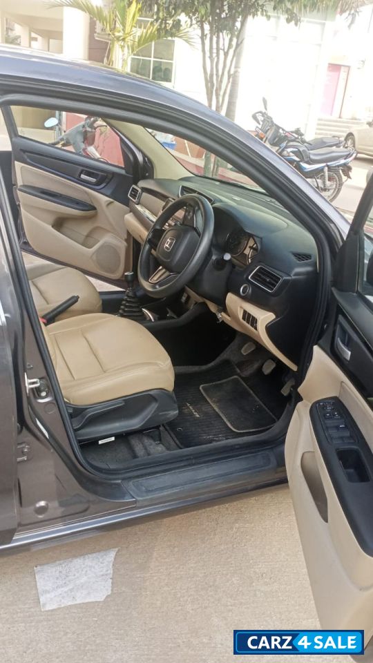 Silver Metallic Honda Amaze 1.2 ltr petrol VX iVTEC