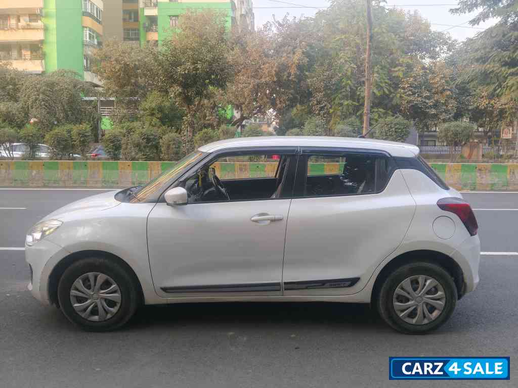 Pearl Artic White Maruti Suzuki Swift VXI