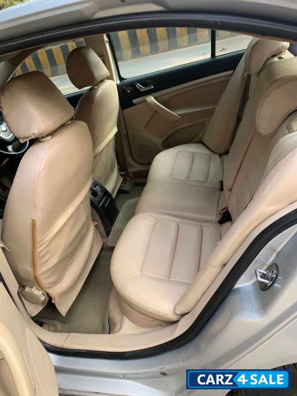 Silver Grey Maruti Suzuki Swift Dezire AT