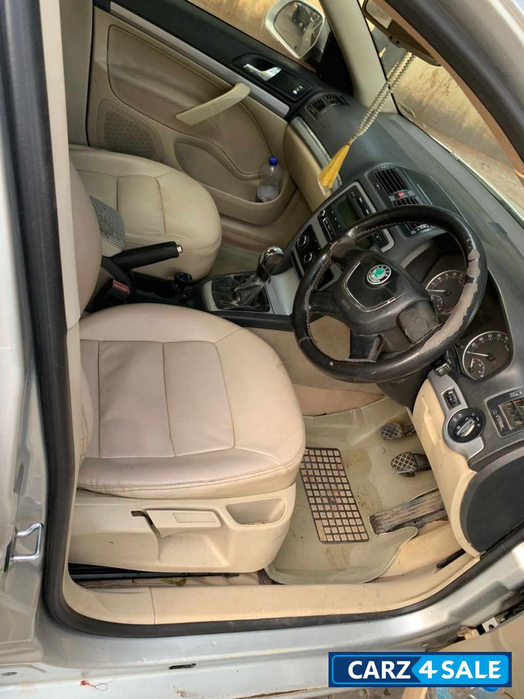 Silver Grey Maruti Suzuki Swift Dezire AT