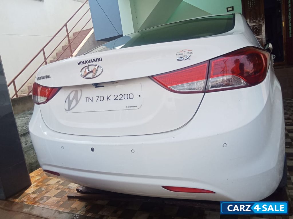 C White Hyundai Elantra sx 1.6