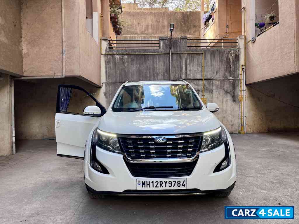 Mahindra XUV 500 W11