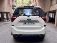 Mahindra XUV 500 W11