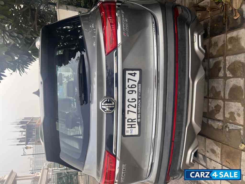 MG Hector 1.5 L CVT SHARP DUAL TONE