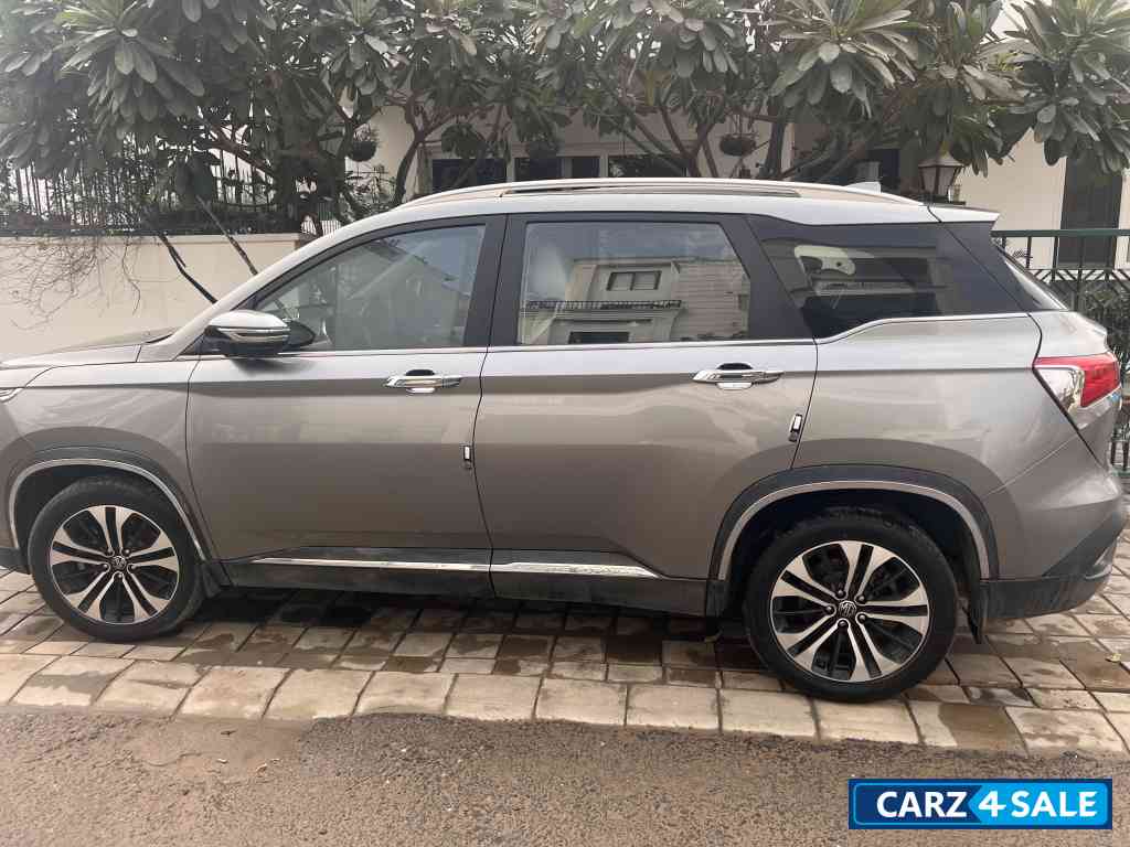 MG Hector 1.5 L CVT SHARP DUAL TONE