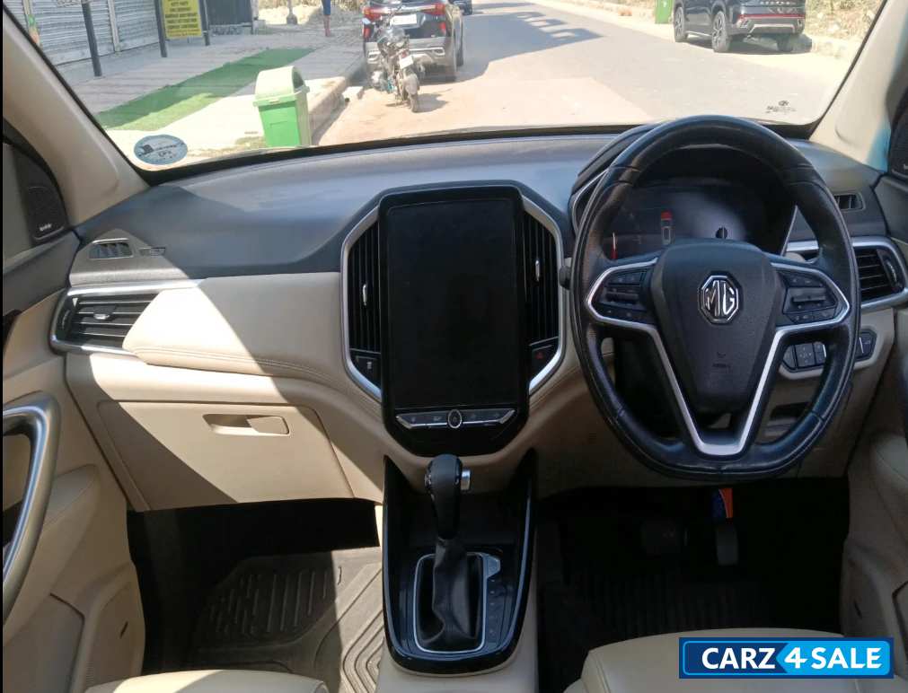 Black MG Hector Sharp 1.5 CVT