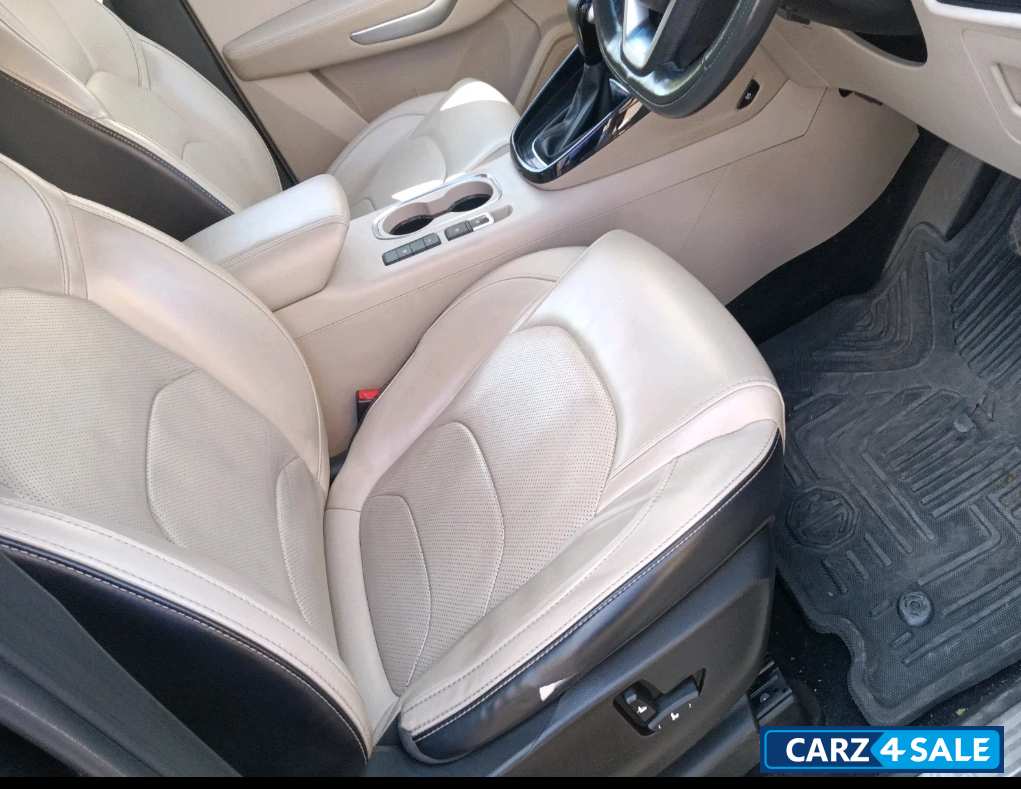 Black MG Hector Sharp 1.5 CVT