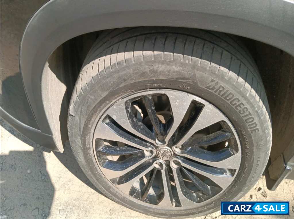 Black MG Hector Sharp 1.5 CVT