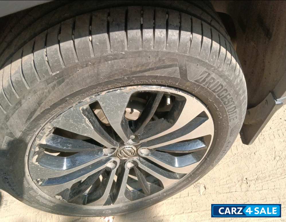 Black MG Hector Sharp 1.5 CVT