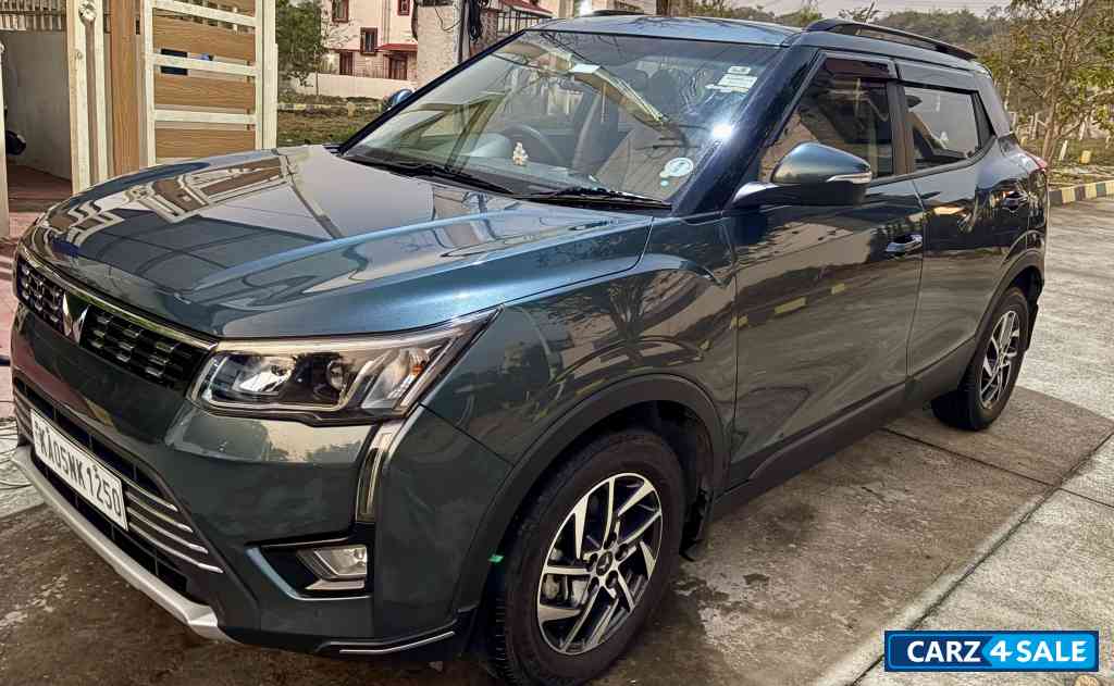 Aqua Marine Mahindra XUV300 W8 optional automatic