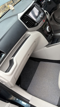 Aqua Marine Mahindra XUV300 W8 optional automatic