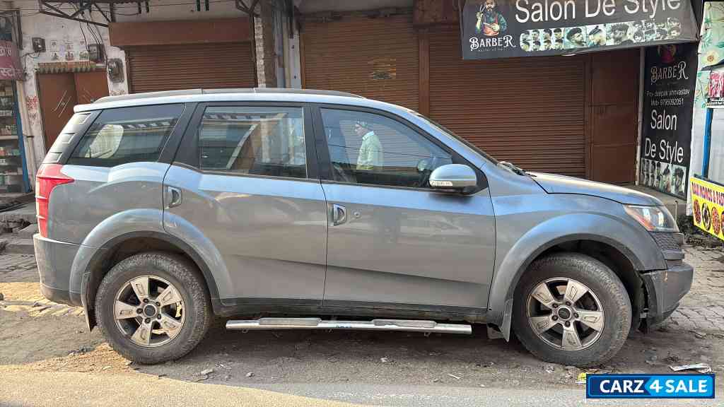 Mahindra XUV 500 W8