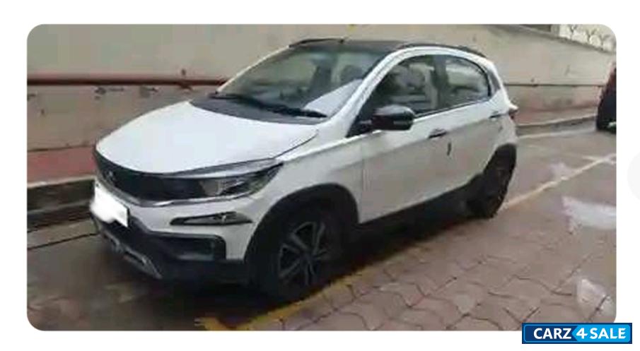 White Tata Tiago NRG XZ White Tata Tiago NRG XZ