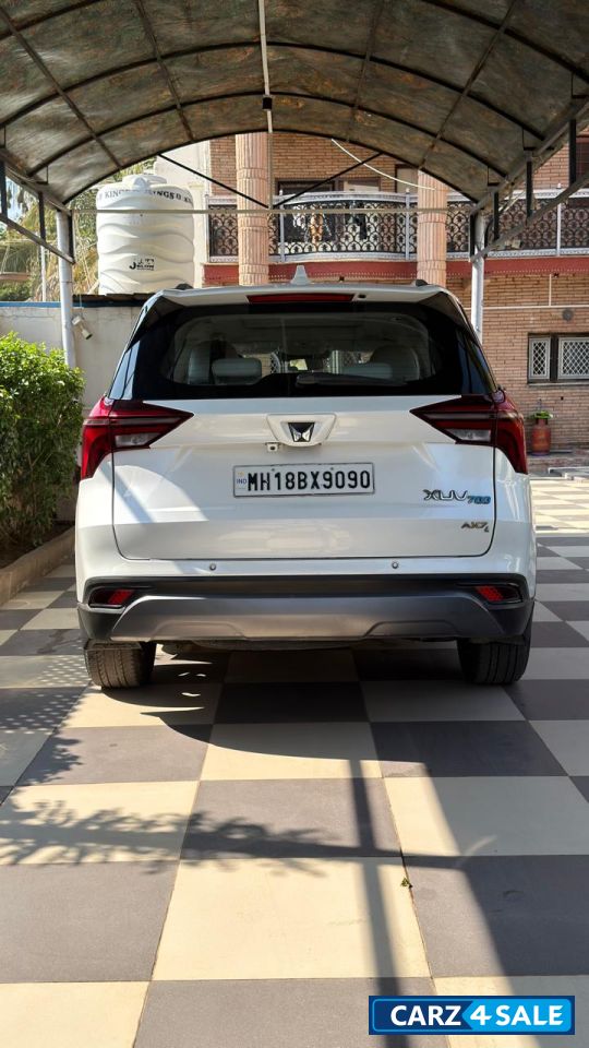 Mahindra XUV700 AX7 Luxury Pack DSL Automatic White