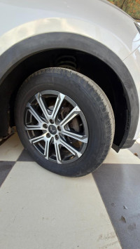 Mahindra XUV700 AX7 Luxury Pack DSL Automatic White