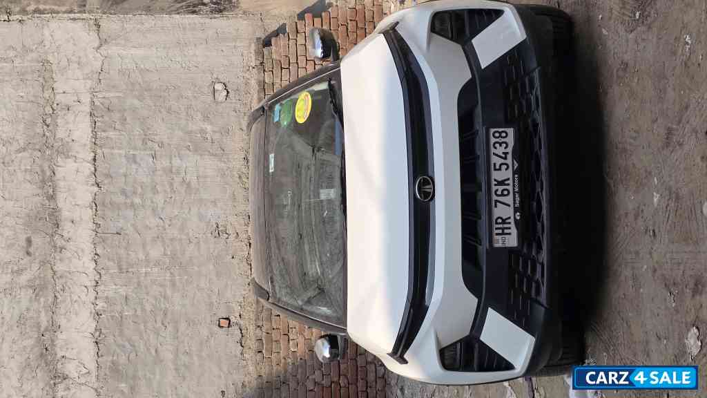 White Tata Nexon Smart Plus icng