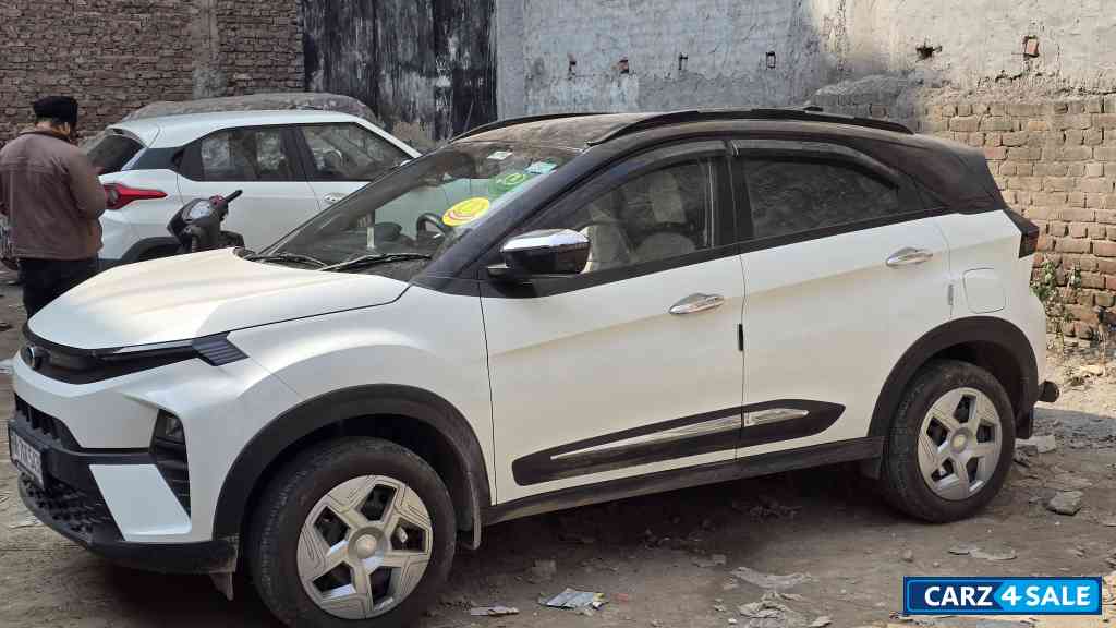White Tata Nexon Smart Plus icng White Tata Nexon Smart Plus icng