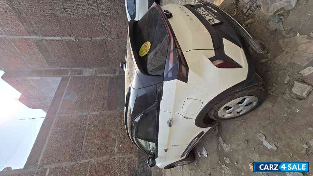 White Tata Nexon Smart Plus icng White Tata Nexon Smart Plus icng