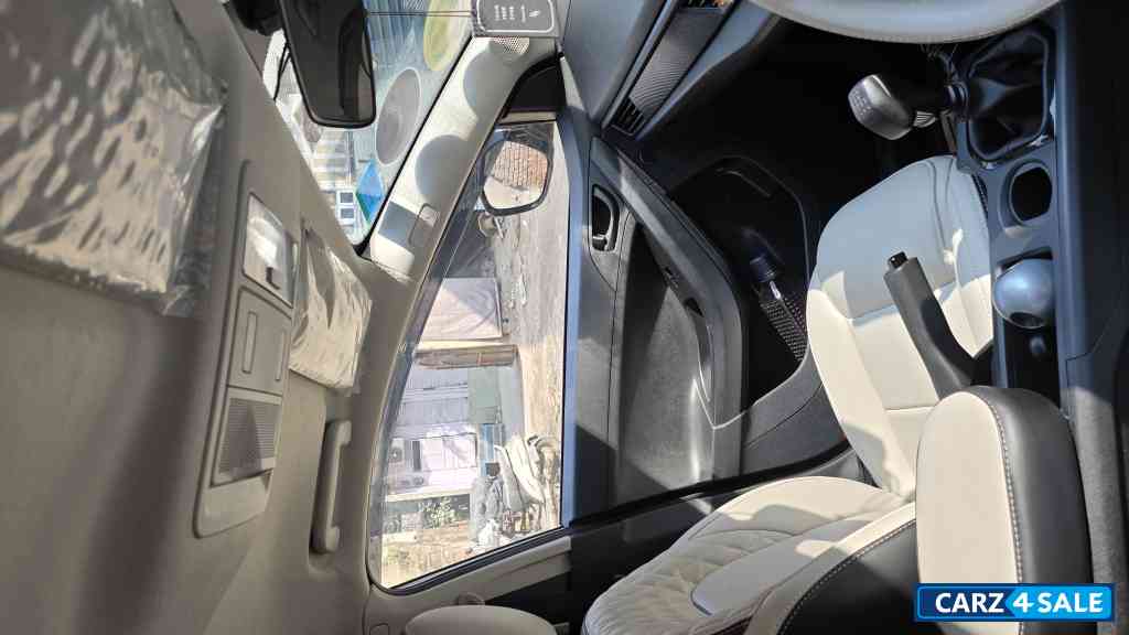 White Tata Nexon Smart Plus icng White Tata Nexon Smart Plus icng