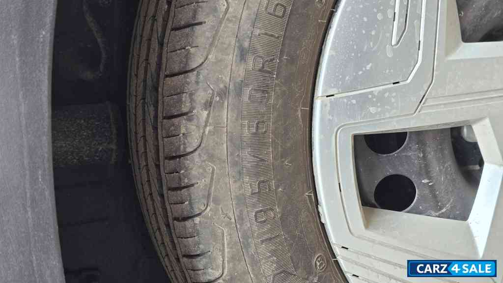 White Tata Nexon Smart Plus icng White Tata Nexon Smart Plus icng