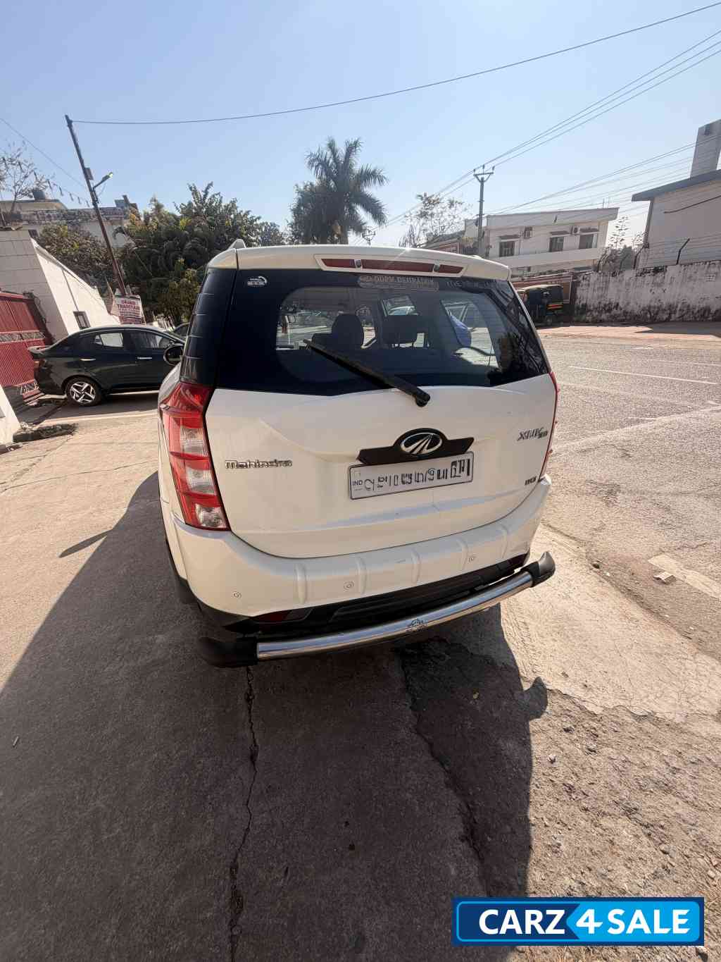 White Mahindra XUV 500 W6