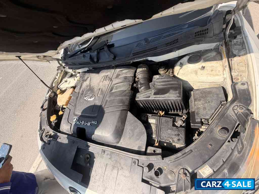 White Mahindra XUV 500 W6