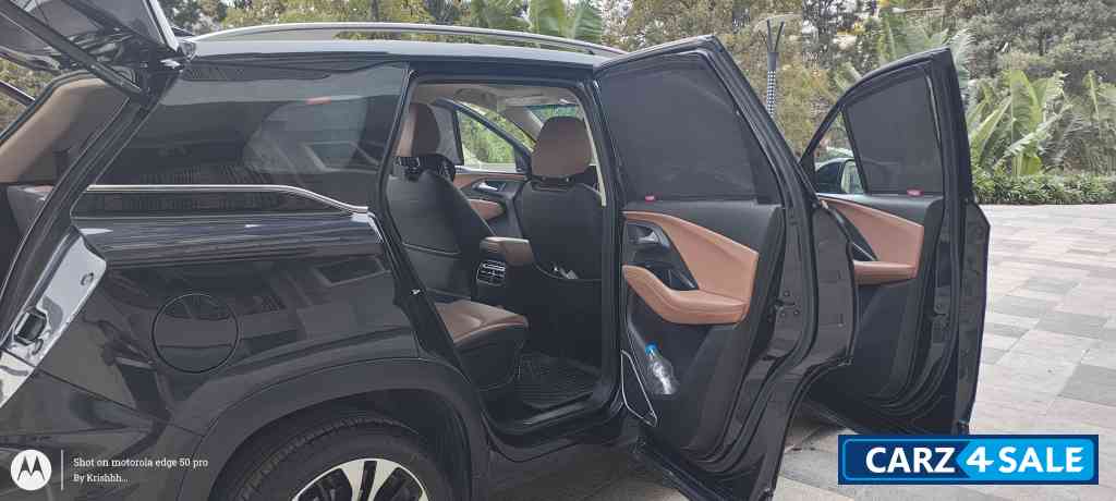 Black MG Hector Plus Sharp Pro 2.0 Diesel 6 seater Black MG Hector Plus Sharp Pro 2.0 Diesel 6 seater