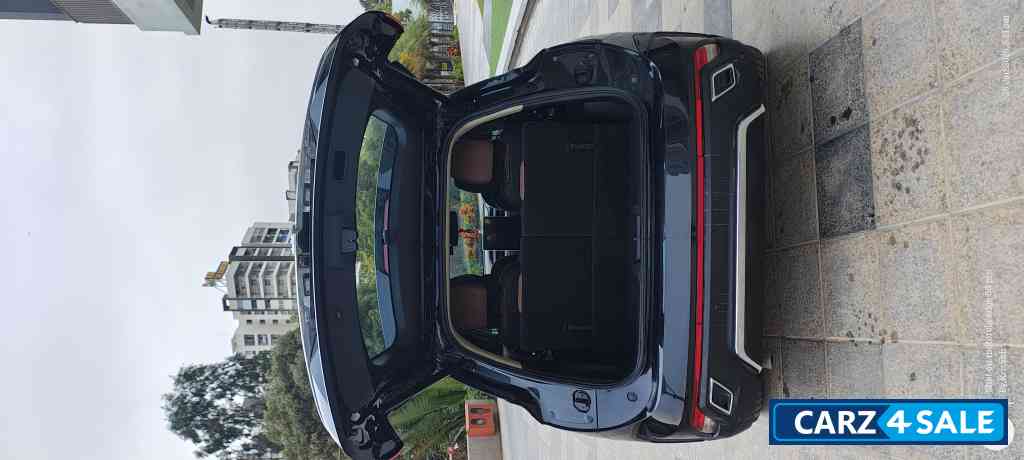 Black MG Hector Plus Sharp Pro 2.0 Diesel 6 seater Black MG Hector Plus Sharp Pro 2.0 Diesel 6 seater