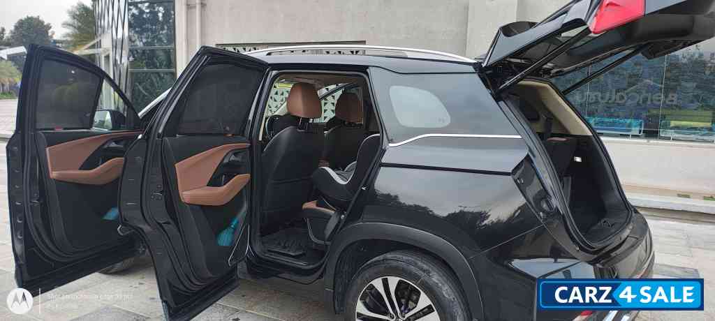 Black MG Hector Plus Sharp Pro 2.0 Diesel 6 seater Black MG Hector Plus Sharp Pro 2.0 Diesel 6 seater