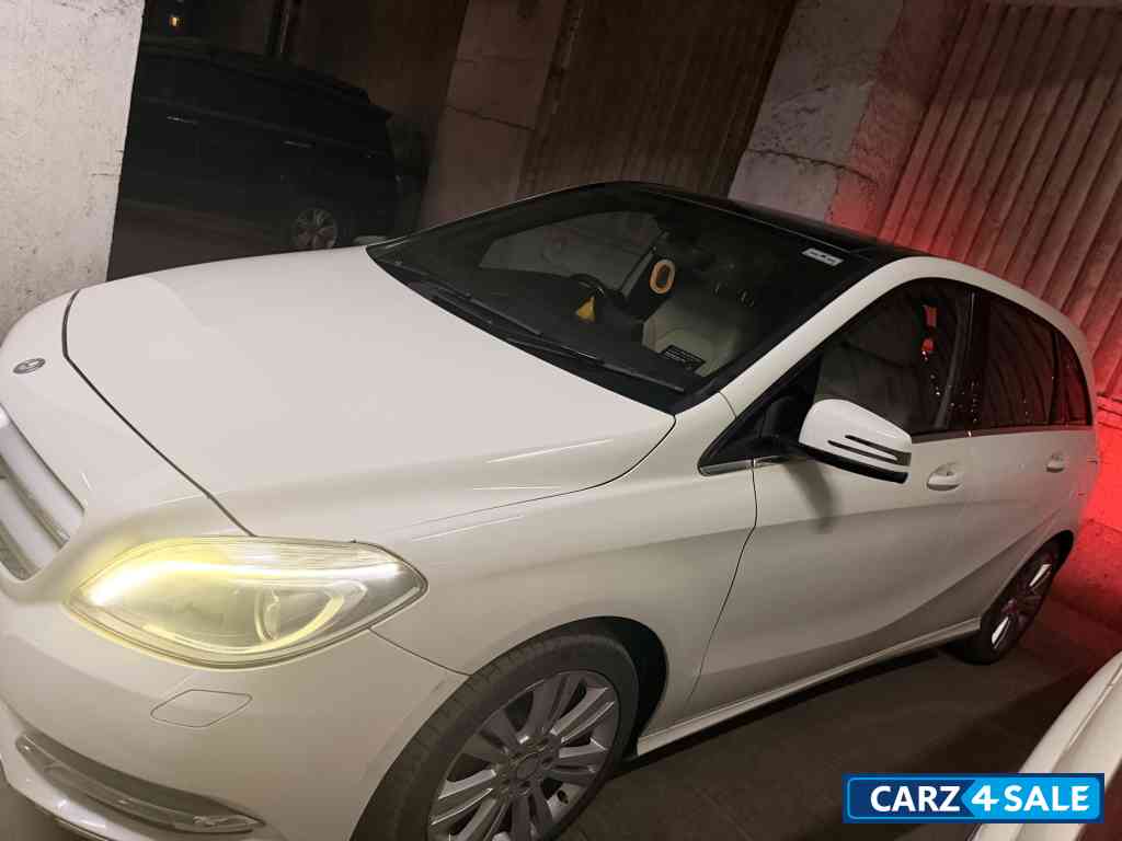White Mercedes-Benz B-Class B180 sports