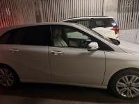 White Mercedes-Benz B-Class B180 sports