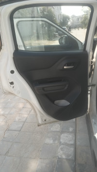 Black N White Citroen C3 1.2 feel dual tone