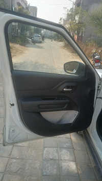 Black N White Citroen C3 1.2 feel dual tone