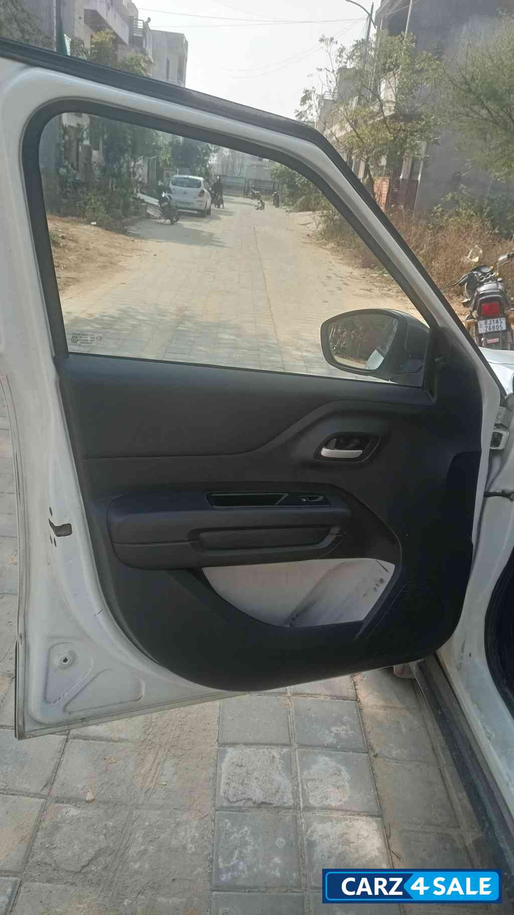 Black N White Citroen C3 1.2 feel dual tone Black N White Citroen C3 1.2 feel dual tone