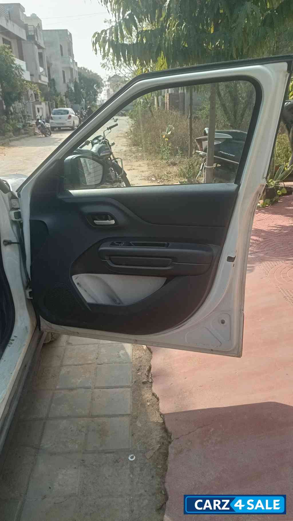 Black N White Citroen C3 1.2 feel dual tone Black N White Citroen C3 1.2 feel dual tone