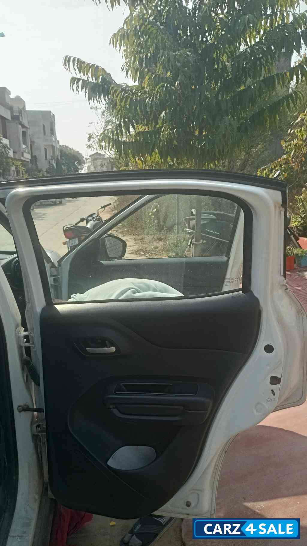 Black N White Citroen C3 1.2 feel dual tone Black N White Citroen C3 1.2 feel dual tone