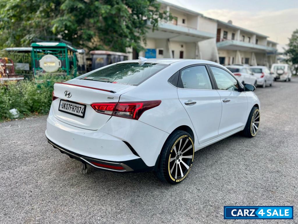 Hyundai Verna 1.5 mpi sx petrol Hyundai Verna 1.5 mpi sx petrol