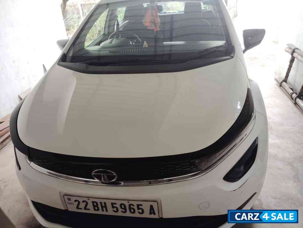 Tata Altroz XM+