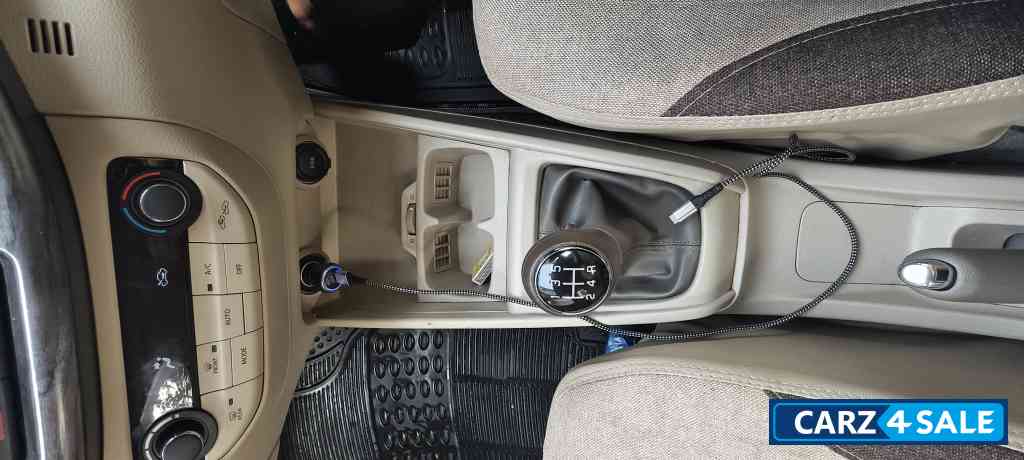 Maruti Suzuki Ertiga Zxi cng