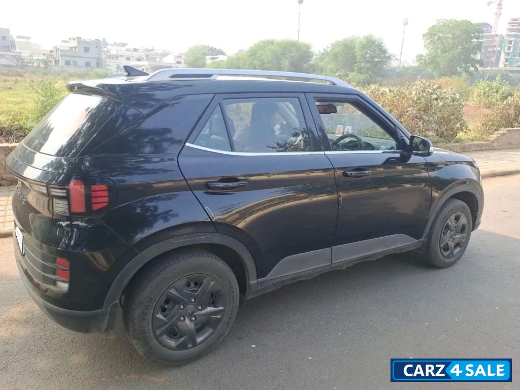 Black Hyundai Venue 1.2 KAPPA MT SX