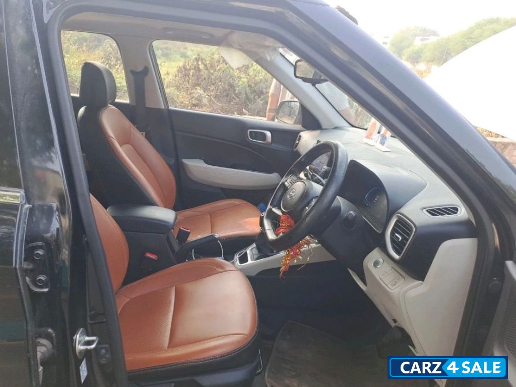 Black Hyundai Venue 1.2 KAPPA MT SX