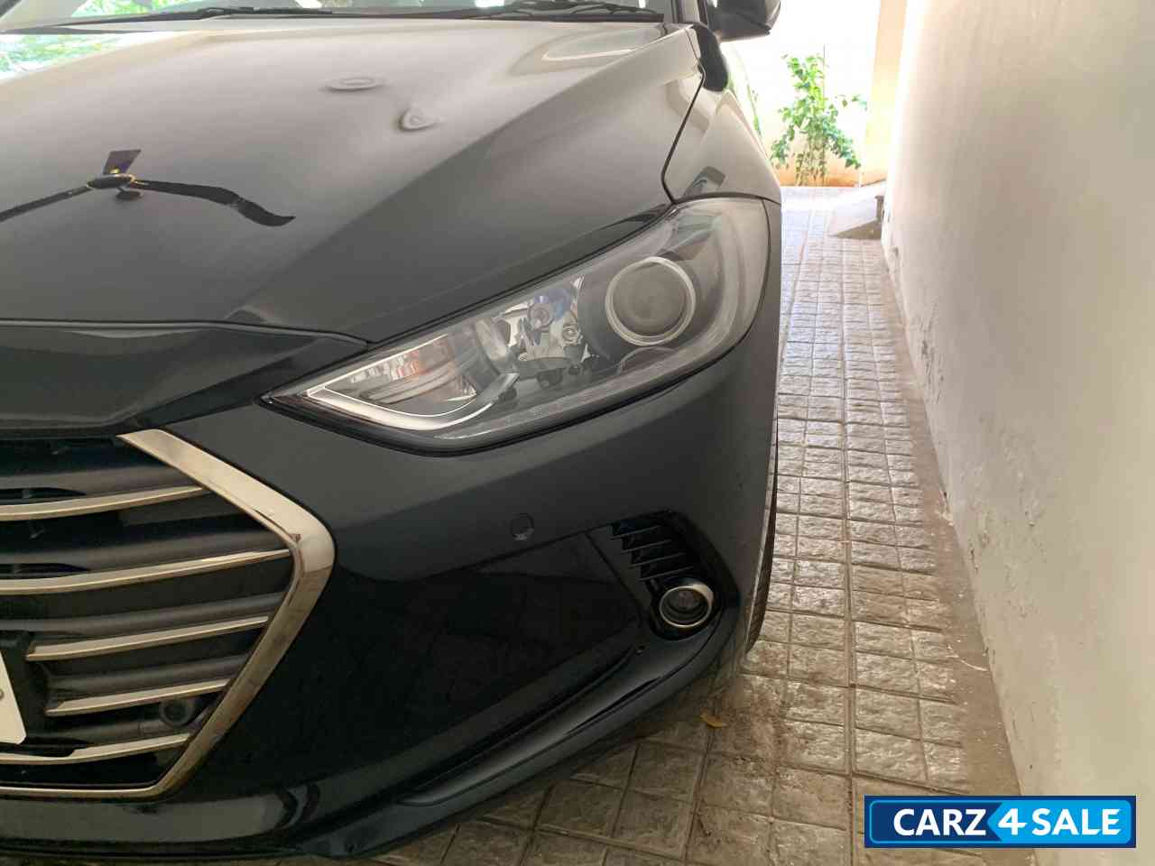 Black Hyundai  Elantra