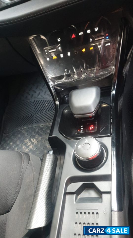 Tata Nexon Fearless Dual tone 7DT