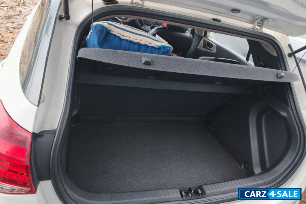 White Hyundai i20 Elite Sports Plus