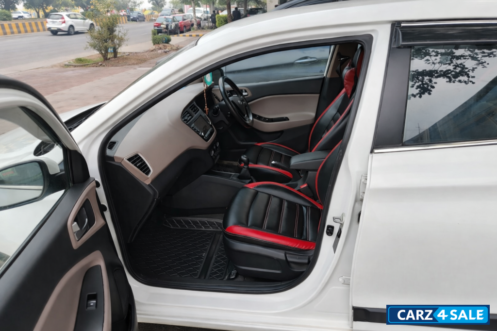 White Hyundai i20 Elite Sports Plus