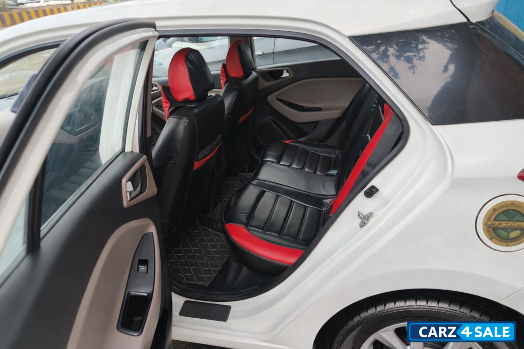 White Hyundai i20 Elite Sports Plus