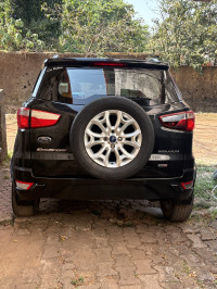 Black Ford Ecosport Titanium