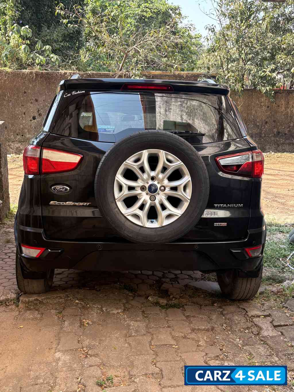 Black Ford Ecosport Titanium